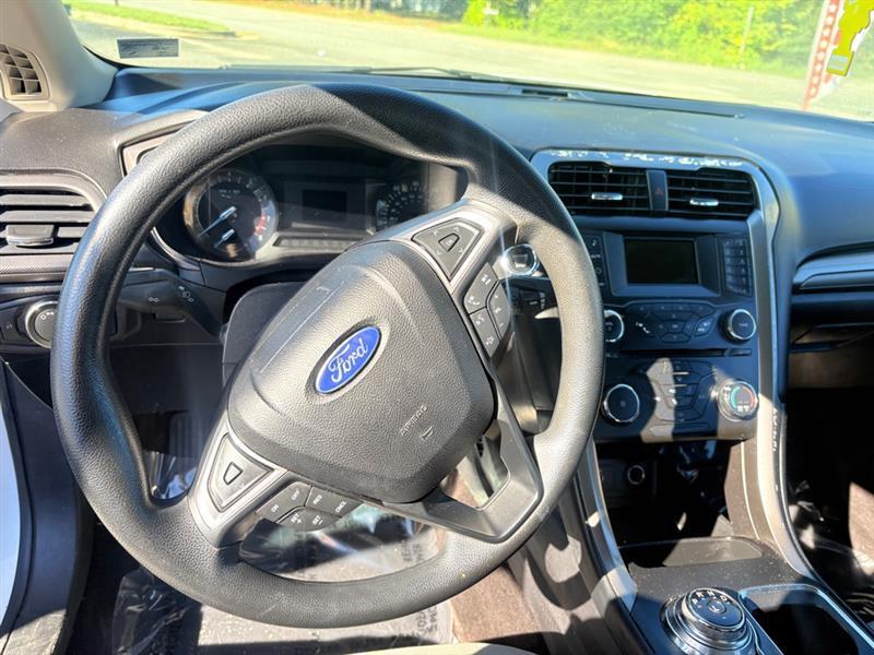 Ford Fusion S 2017