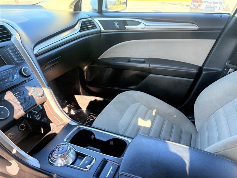 Ford Fusion S 2017