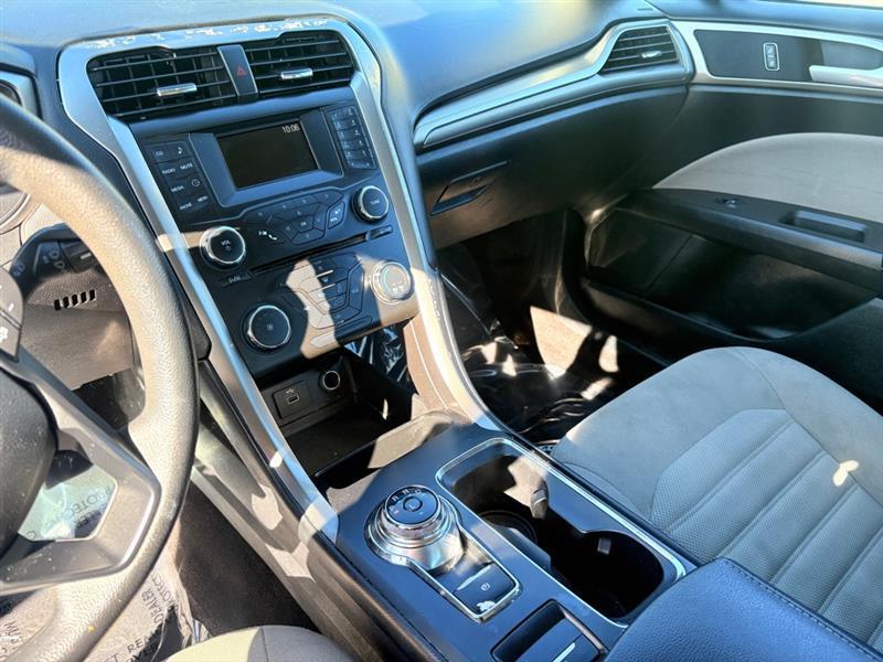 Ford Fusion S 2017