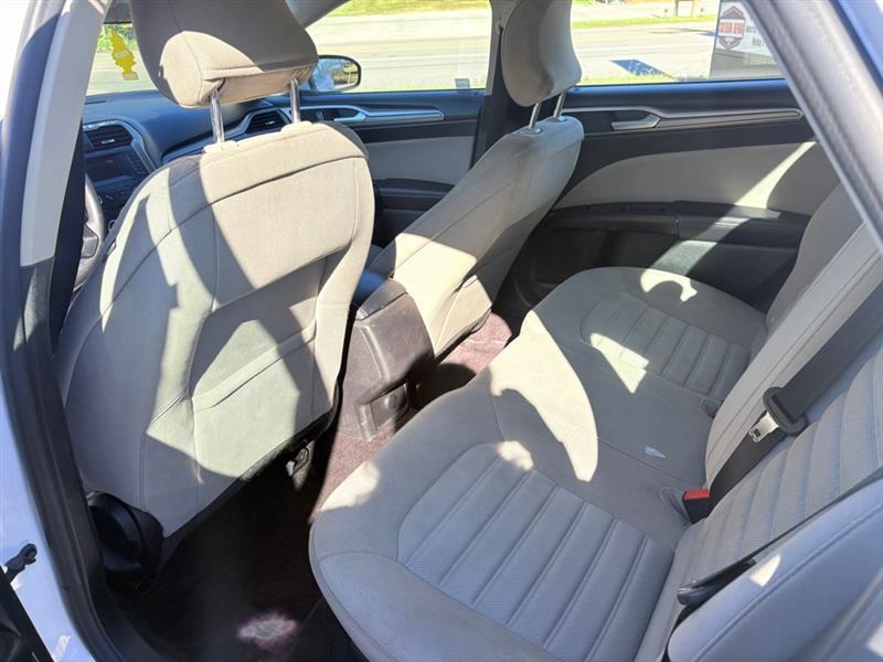 Ford Fusion S 2017