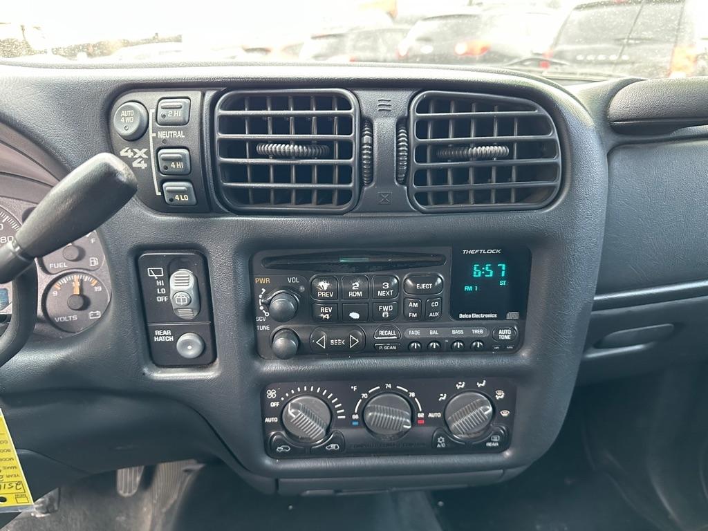 Chevrolet Blazer LS 4-Door 4WD 2000