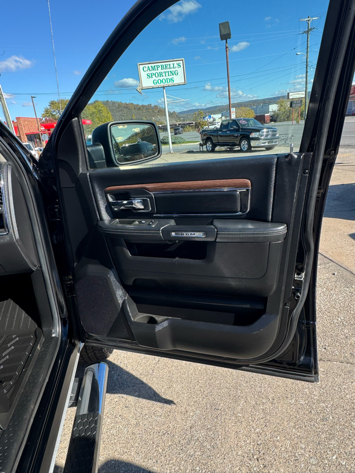 RAM 1500 Laramie Crew Cab SWB 4WD 2014