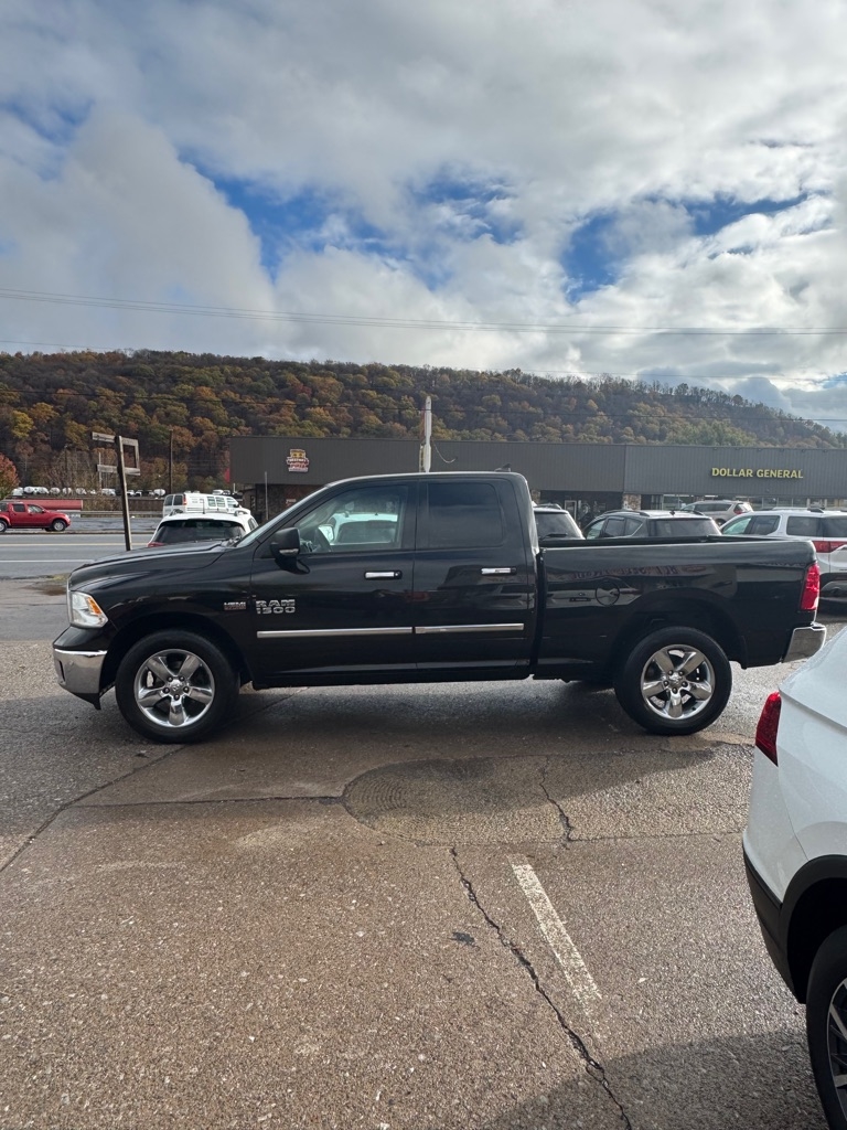 RAM 1500 SLT Quad Cab 4WD 2018