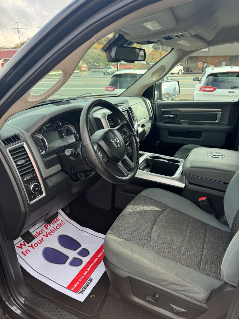 RAM 1500 SLT Quad Cab 4WD 2018