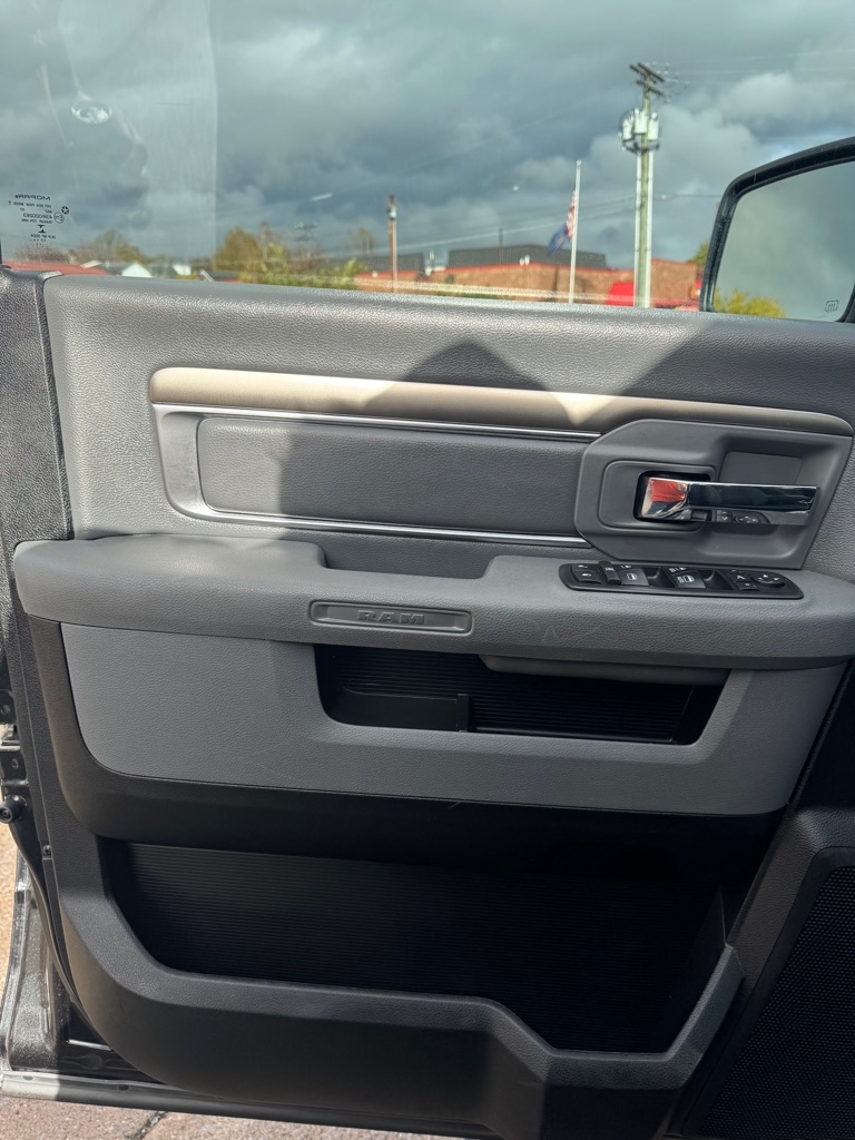 RAM 1500 SLT Quad Cab 4WD 2018