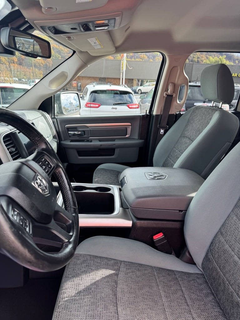 RAM 1500 SLT Quad Cab 4WD 2018