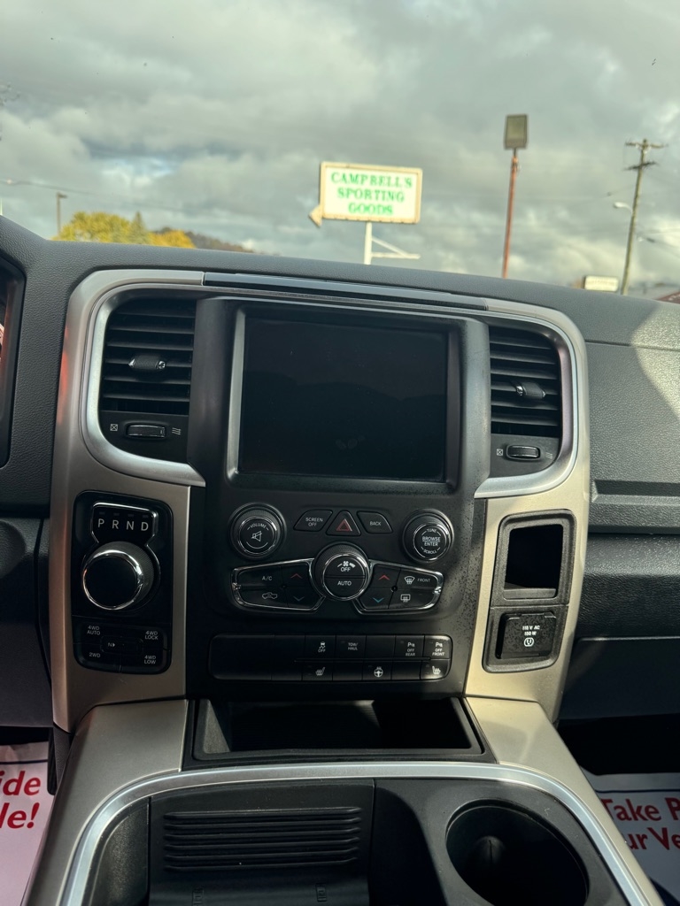 RAM 1500 SLT Quad Cab 4WD 2018
