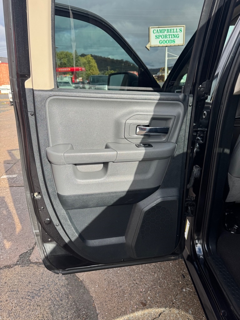 RAM 1500 SLT Quad Cab 4WD 2018