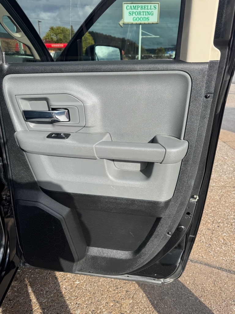 RAM 1500 SLT Quad Cab 4WD 2018