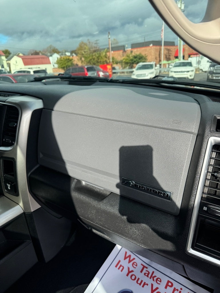 RAM 1500 SLT Quad Cab 4WD 2018