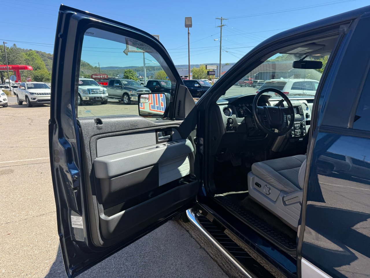 2013 Ford F-150 XLT photo 18