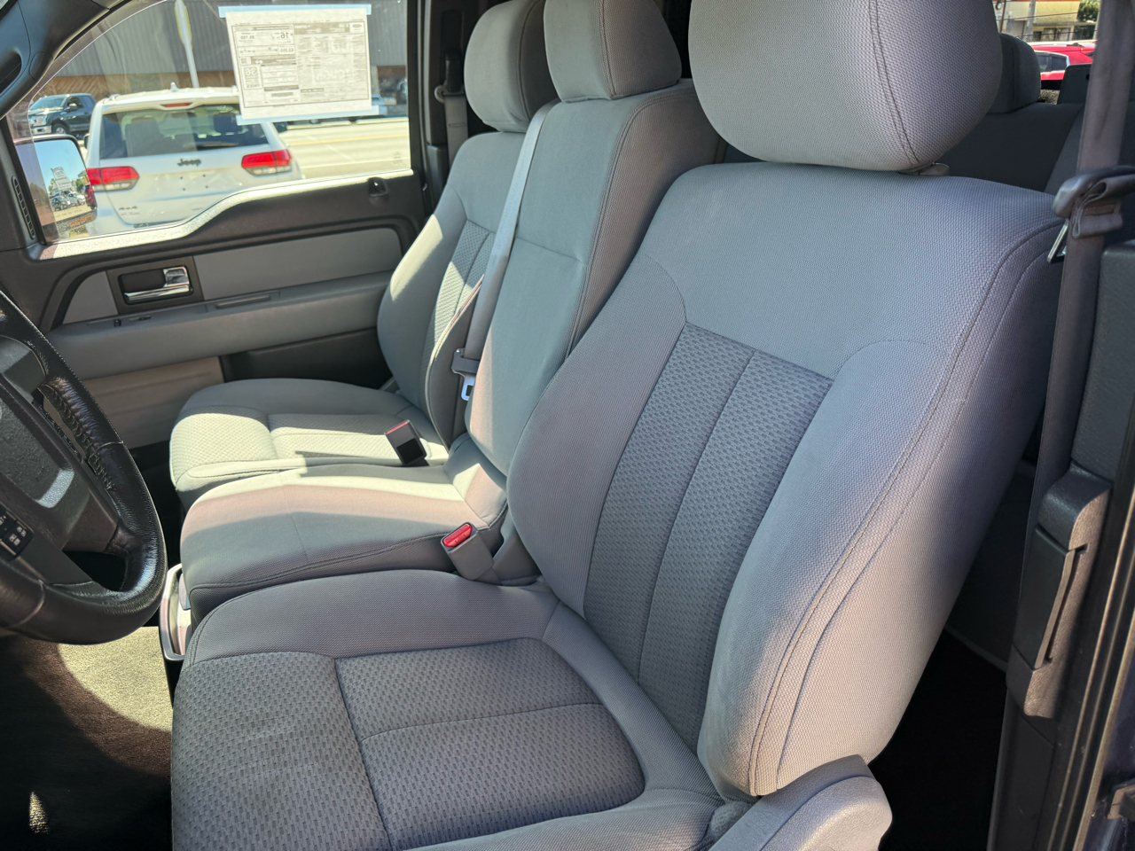 2013 Ford F-150 XLT photo 22