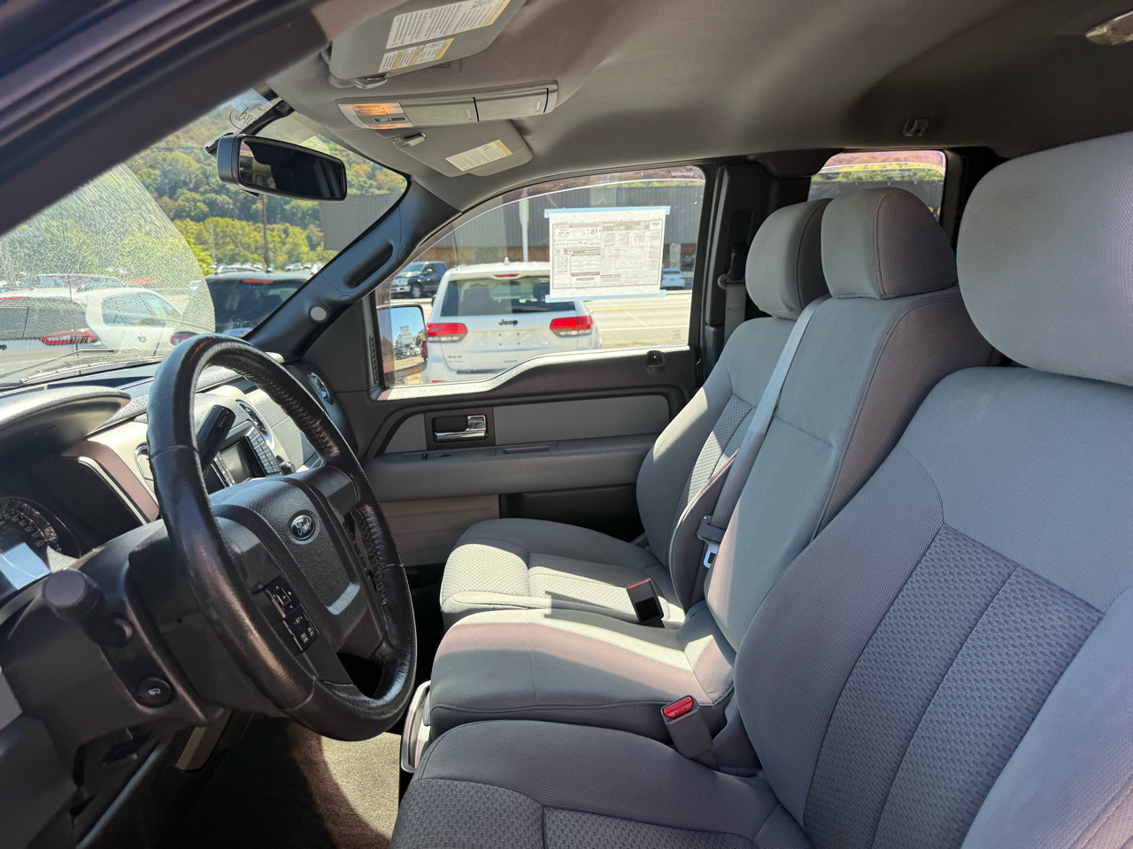 2013 Ford F-150 XLT photo 23