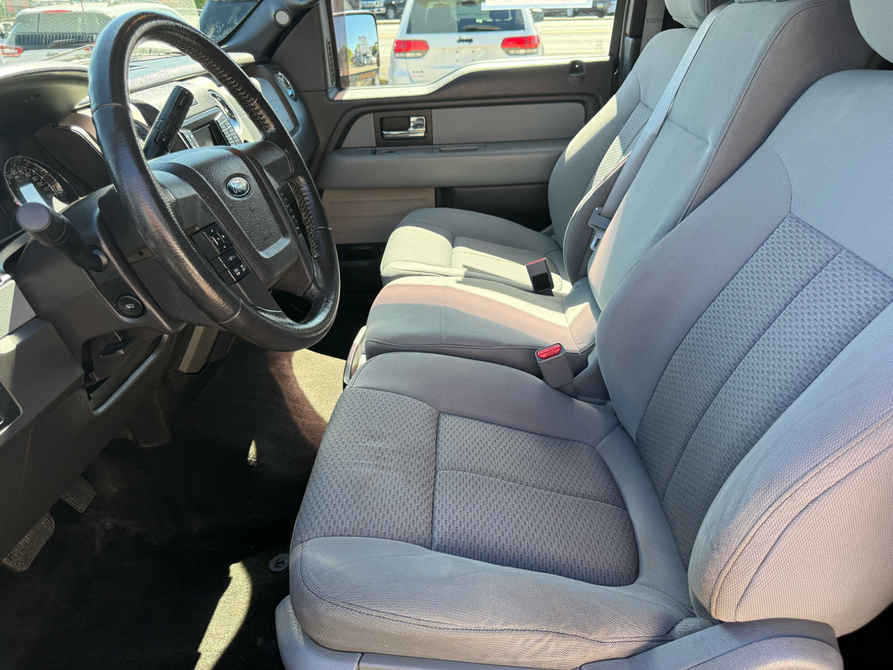 2013 Ford F-150 XLT photo 30