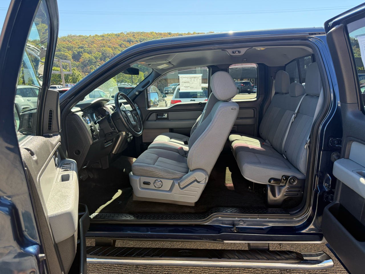 2013 Ford F-150 XLT photo 32