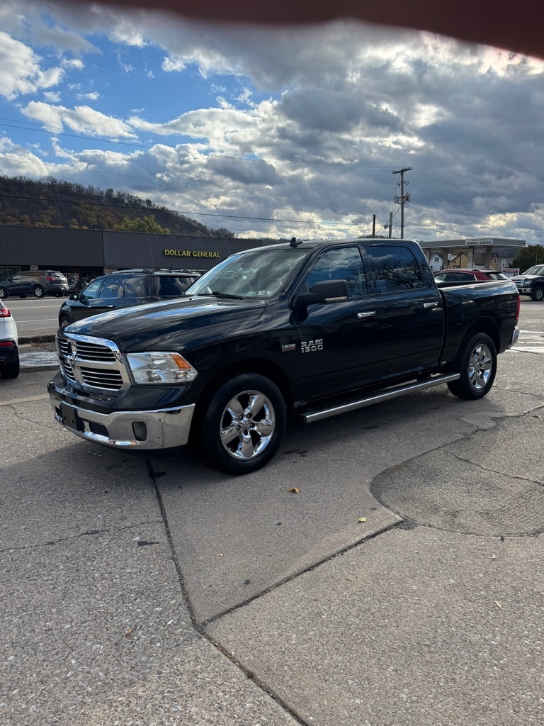 RAM 1500 SLT Crew Cab SWB 4WD 2016
