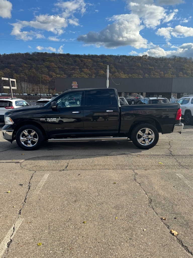 RAM 1500 SLT Crew Cab SWB 4WD 2016
