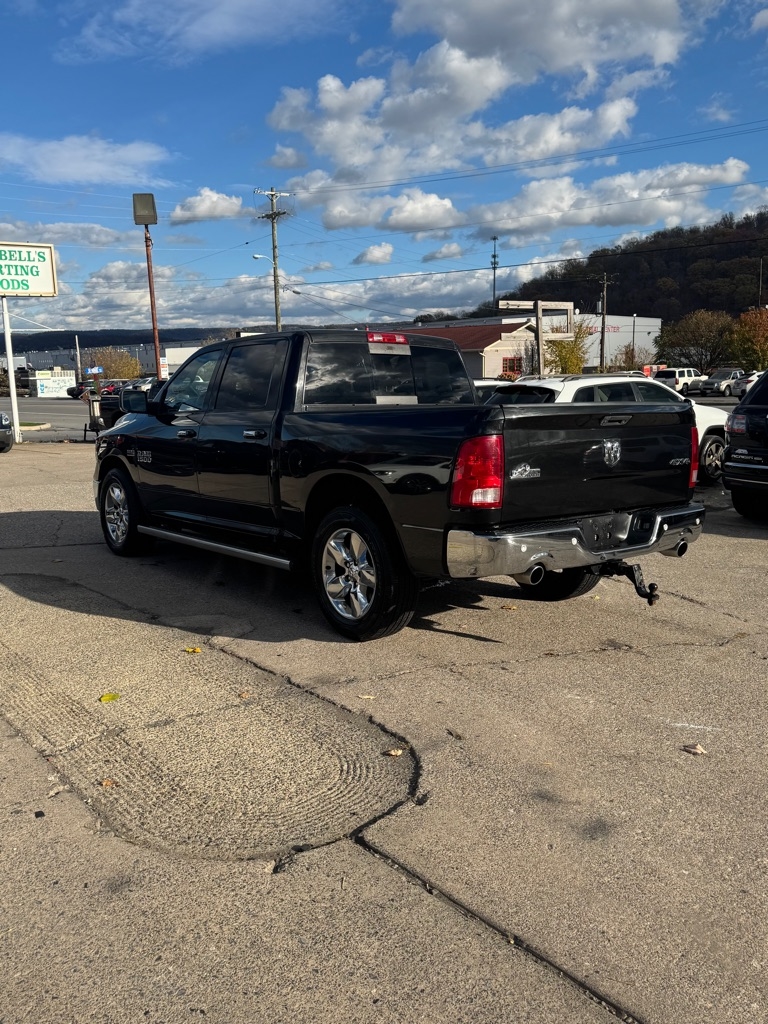 RAM 1500 SLT Crew Cab SWB 4WD 2016