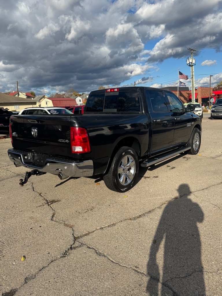 RAM 1500 SLT Crew Cab SWB 4WD 2016