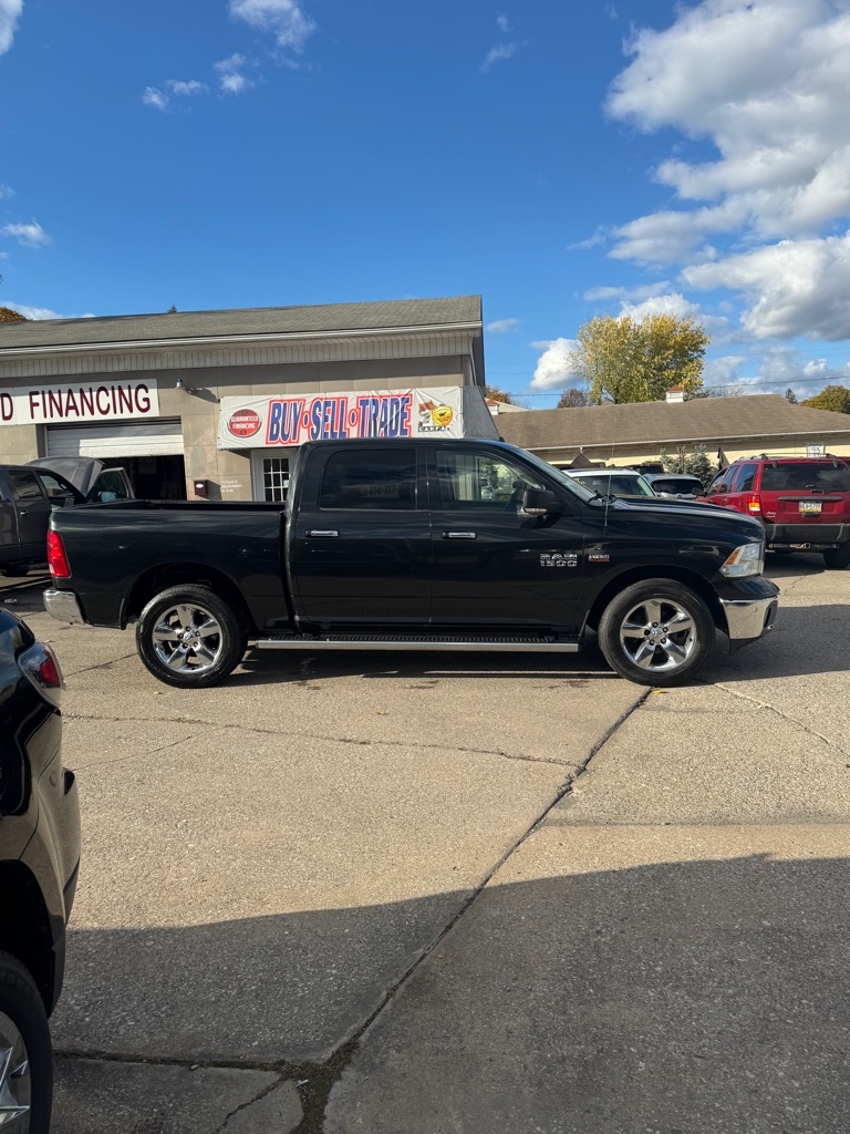 RAM 1500 SLT Crew Cab SWB 4WD 2016