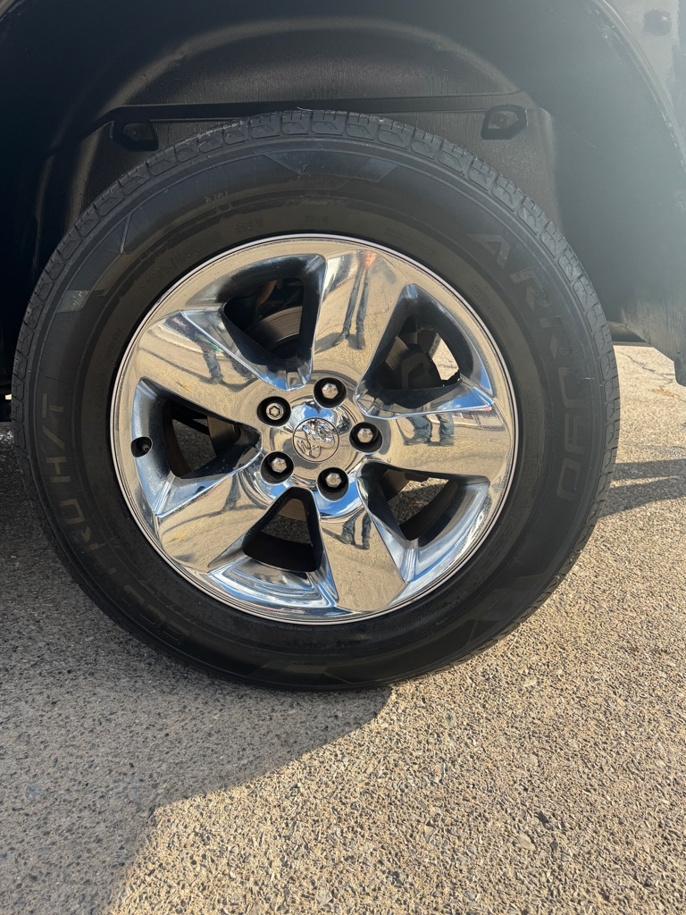 RAM 1500 SLT Crew Cab SWB 4WD 2016