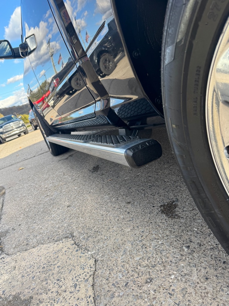 RAM 1500 SLT Crew Cab SWB 4WD 2016