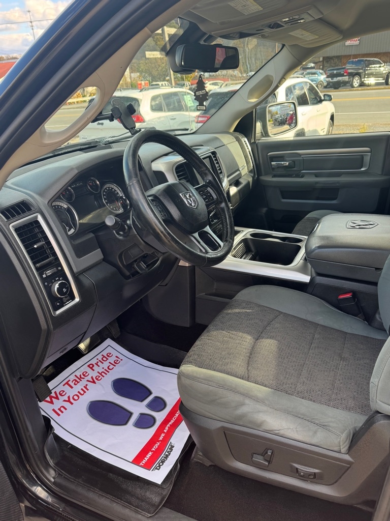 RAM 1500 SLT Crew Cab SWB 4WD 2016