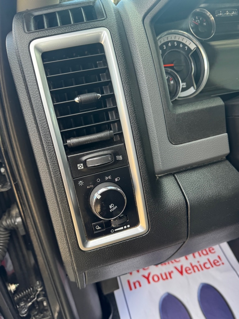 RAM 1500 SLT Crew Cab SWB 4WD 2016