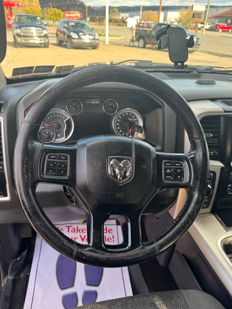 RAM 1500 SLT Crew Cab SWB 4WD 2016