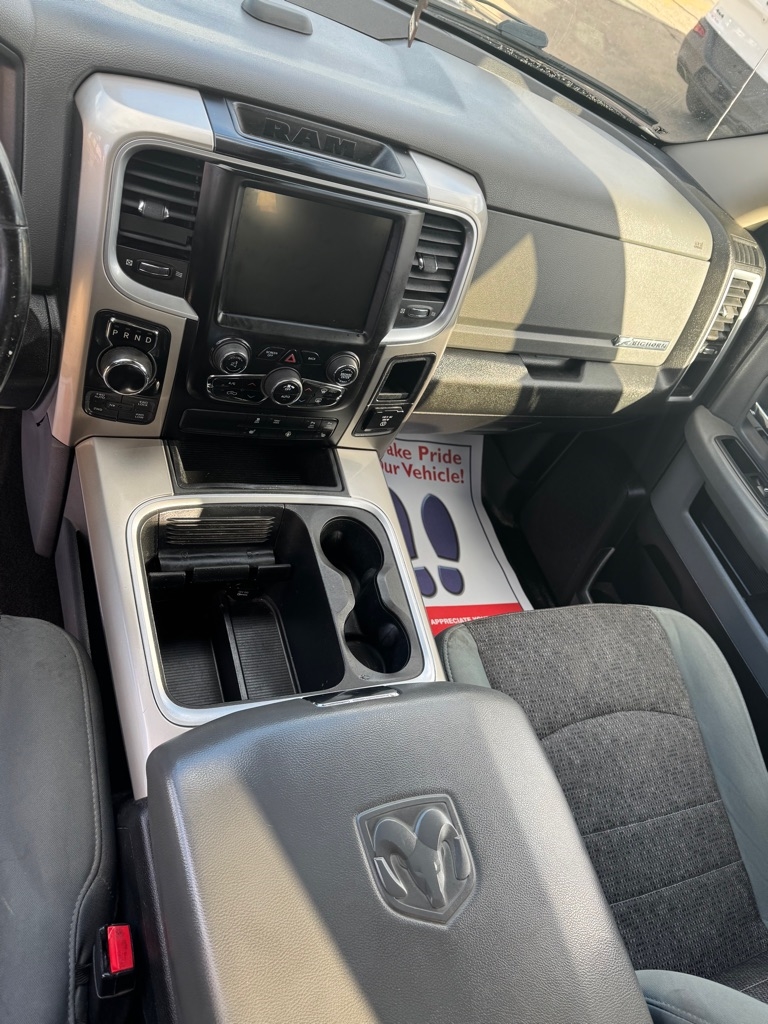 RAM 1500 SLT Crew Cab SWB 4WD 2016