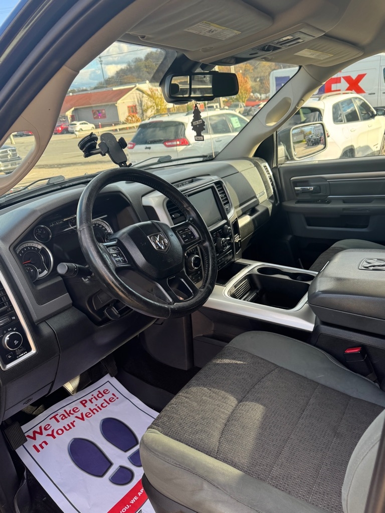 RAM 1500 SLT Crew Cab SWB 4WD 2016