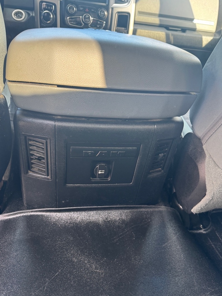 RAM 1500 SLT Crew Cab SWB 4WD 2016