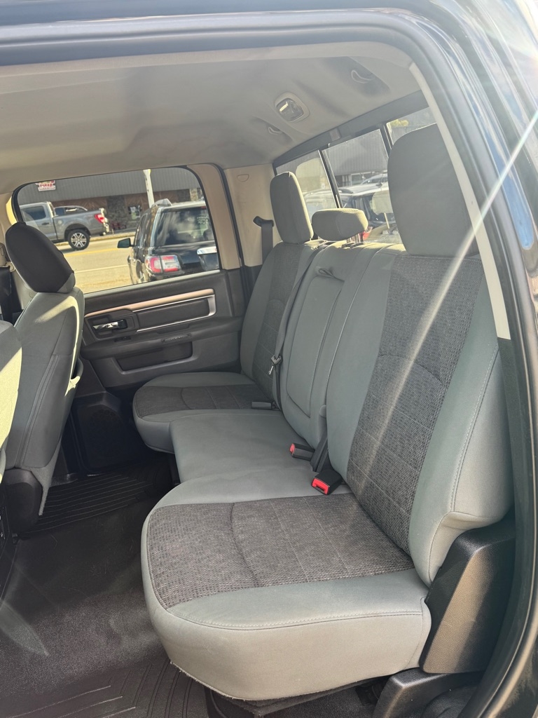 RAM 1500 SLT Crew Cab SWB 4WD 2016