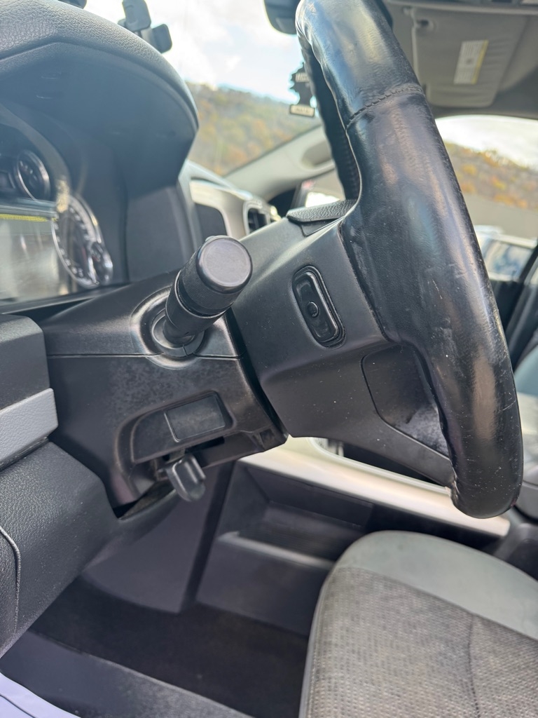 RAM 1500 SLT Crew Cab SWB 4WD 2016