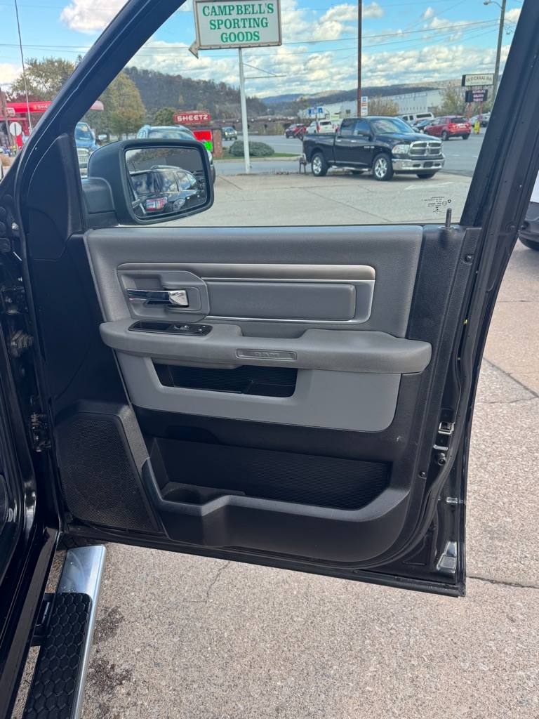 RAM 1500 SLT Crew Cab SWB 4WD 2016