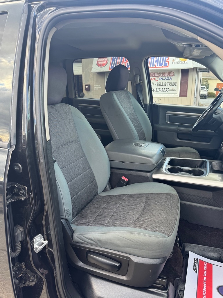 RAM 1500 SLT Crew Cab SWB 4WD 2016