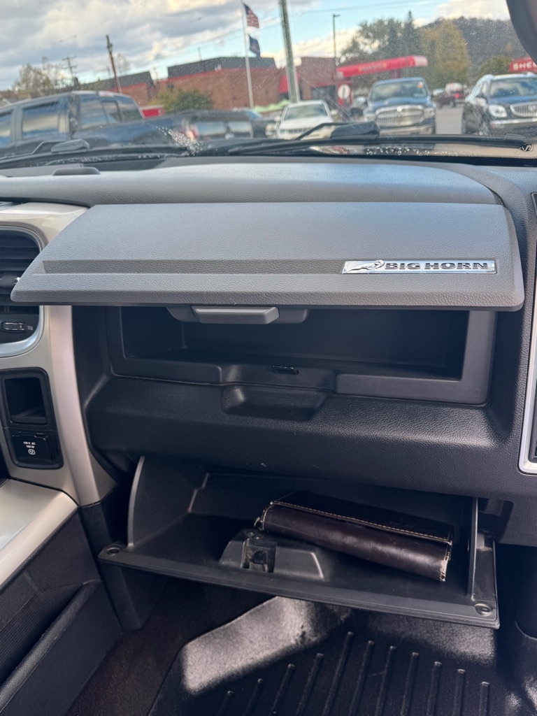 RAM 1500 SLT Crew Cab SWB 4WD 2016