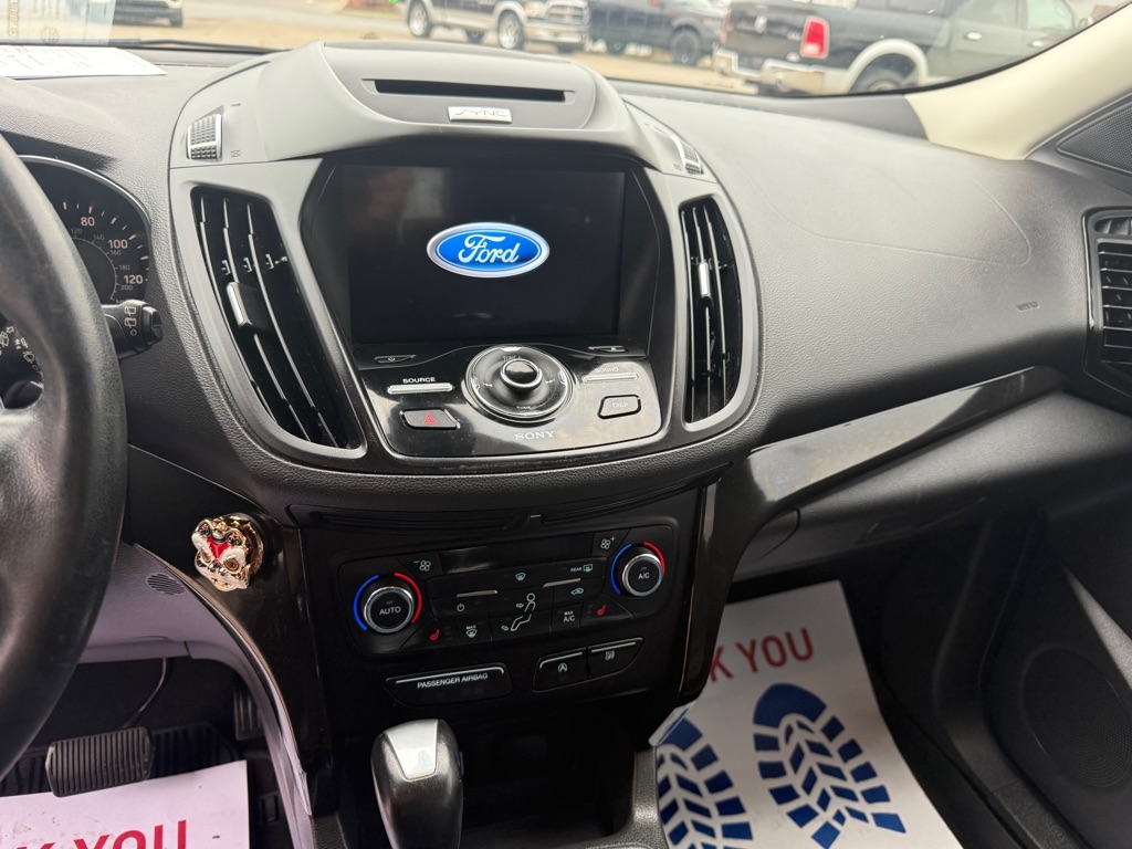 Ford Escape Titanium 4WD 2017