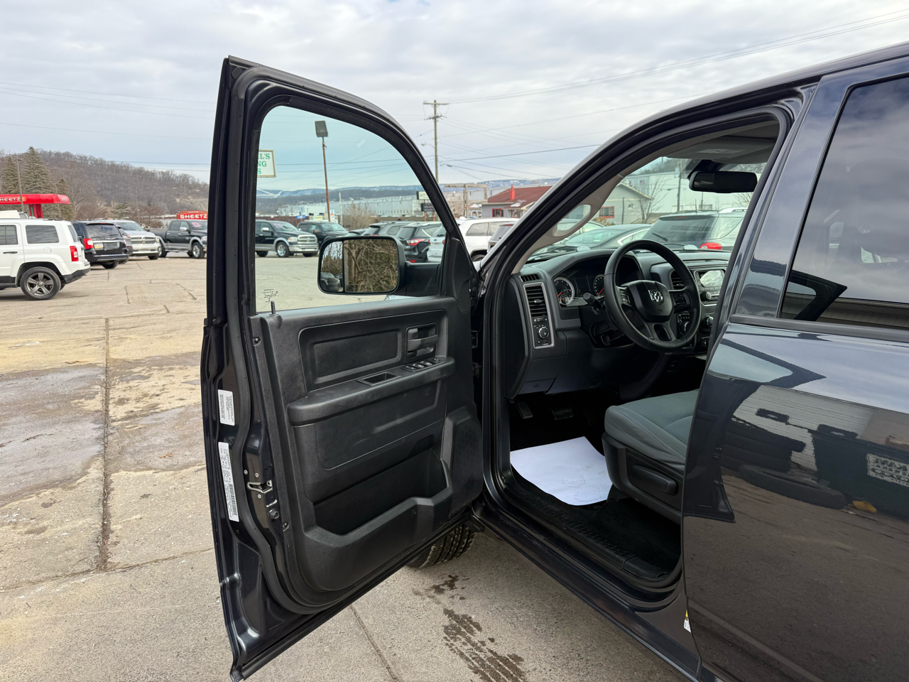 RAM 1500 Tradesman Crew Cab SWB 4WD 2014