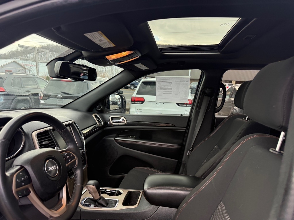 Jeep Grand Cherokee Laredo 4WD 2016