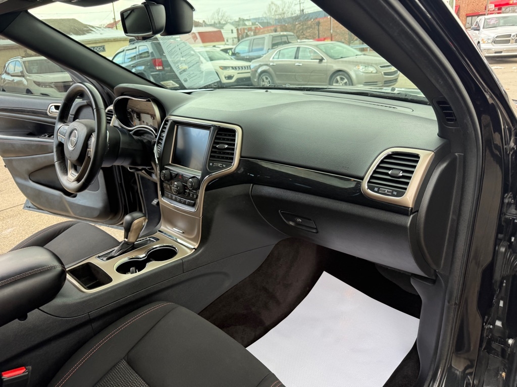 Jeep Grand Cherokee Laredo 4WD 2016