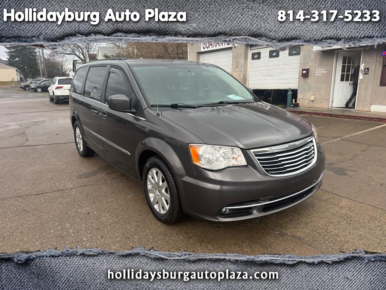 2015 Chrysler Town & Country Touring's photo