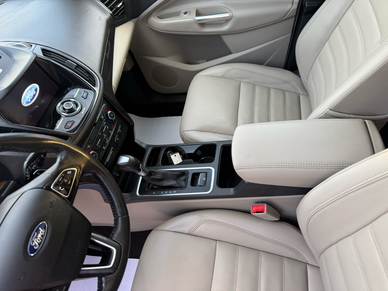 Ford Escape Titanium 4WD 2017