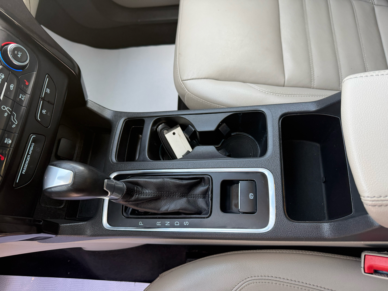 Ford Escape Titanium 4WD 2017