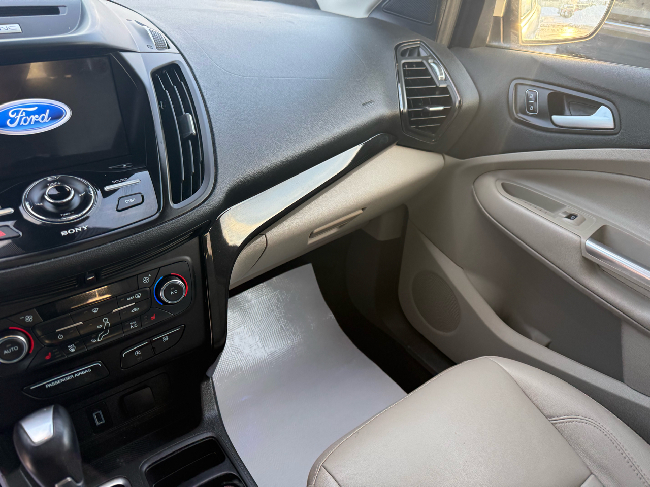 Ford Escape Titanium 4WD 2017