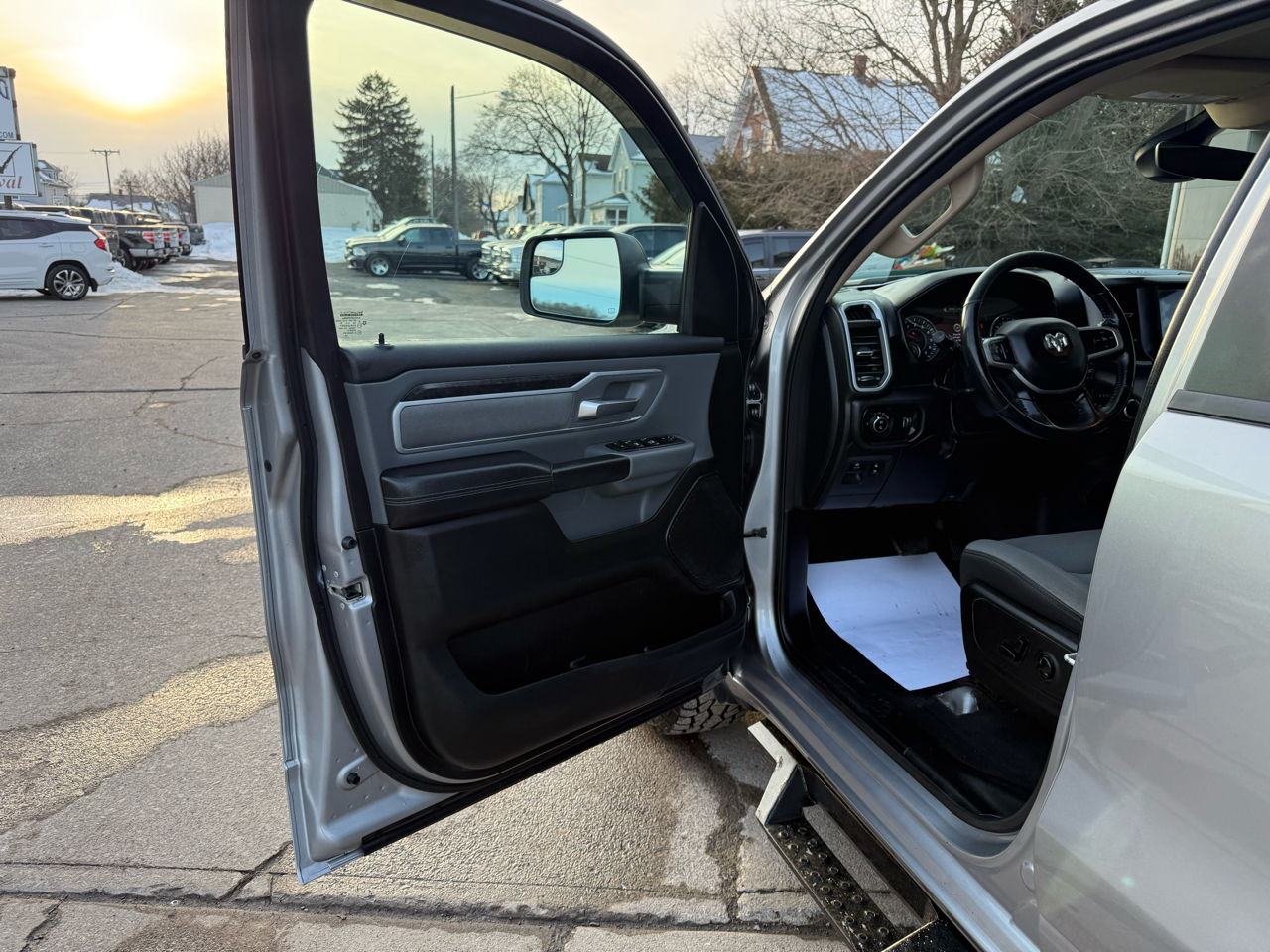 RAM 1500 Big Horn Quad Cab 4WD 2020