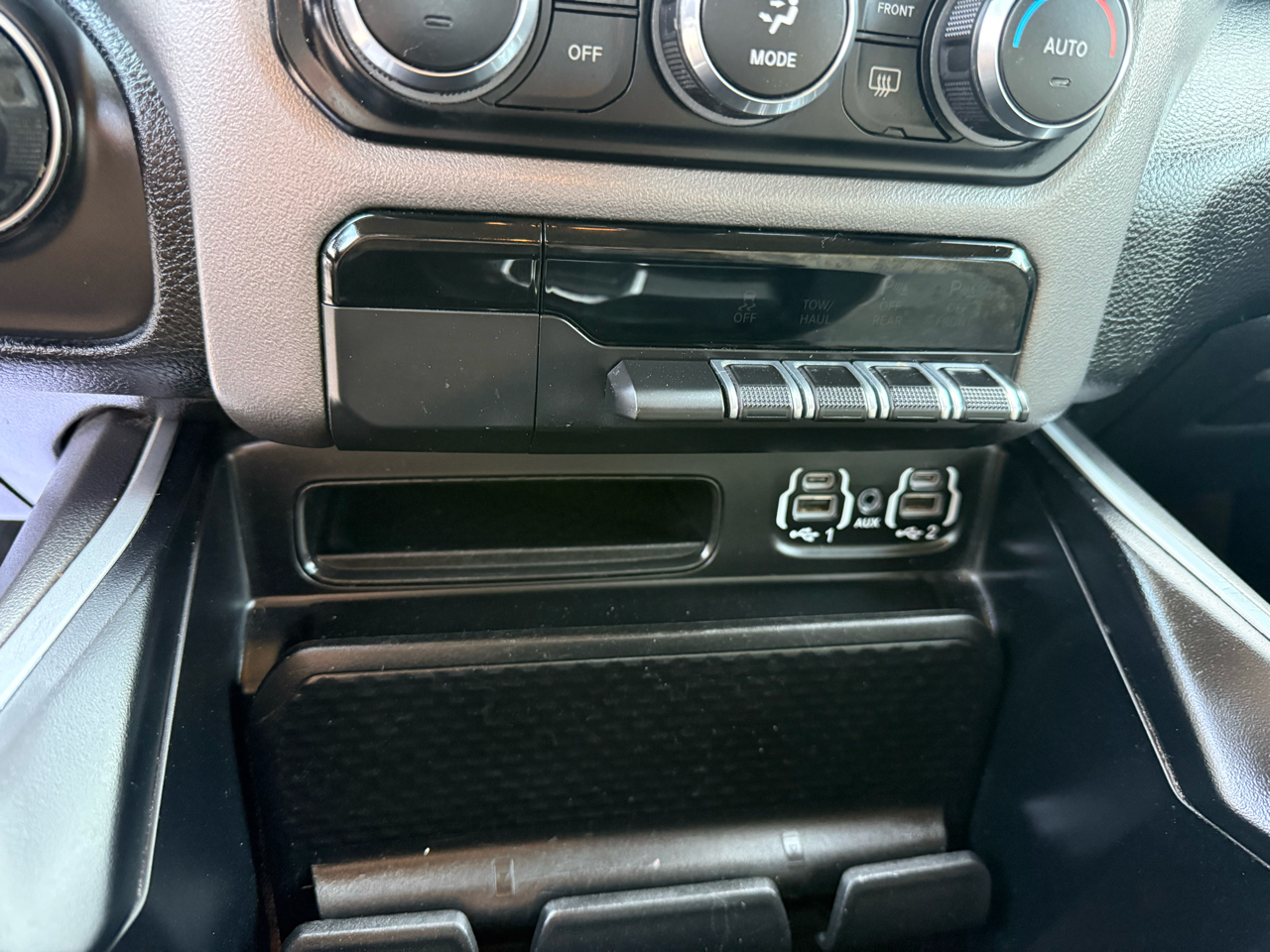 RAM 1500 Big Horn Quad Cab 4WD 2020