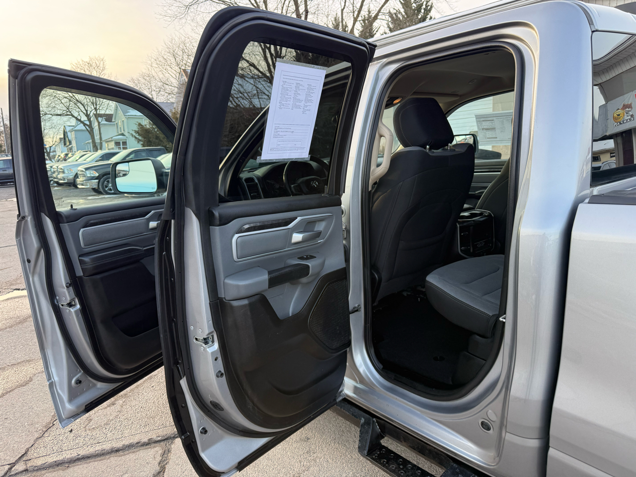 RAM 1500 Big Horn Quad Cab 4WD 2020