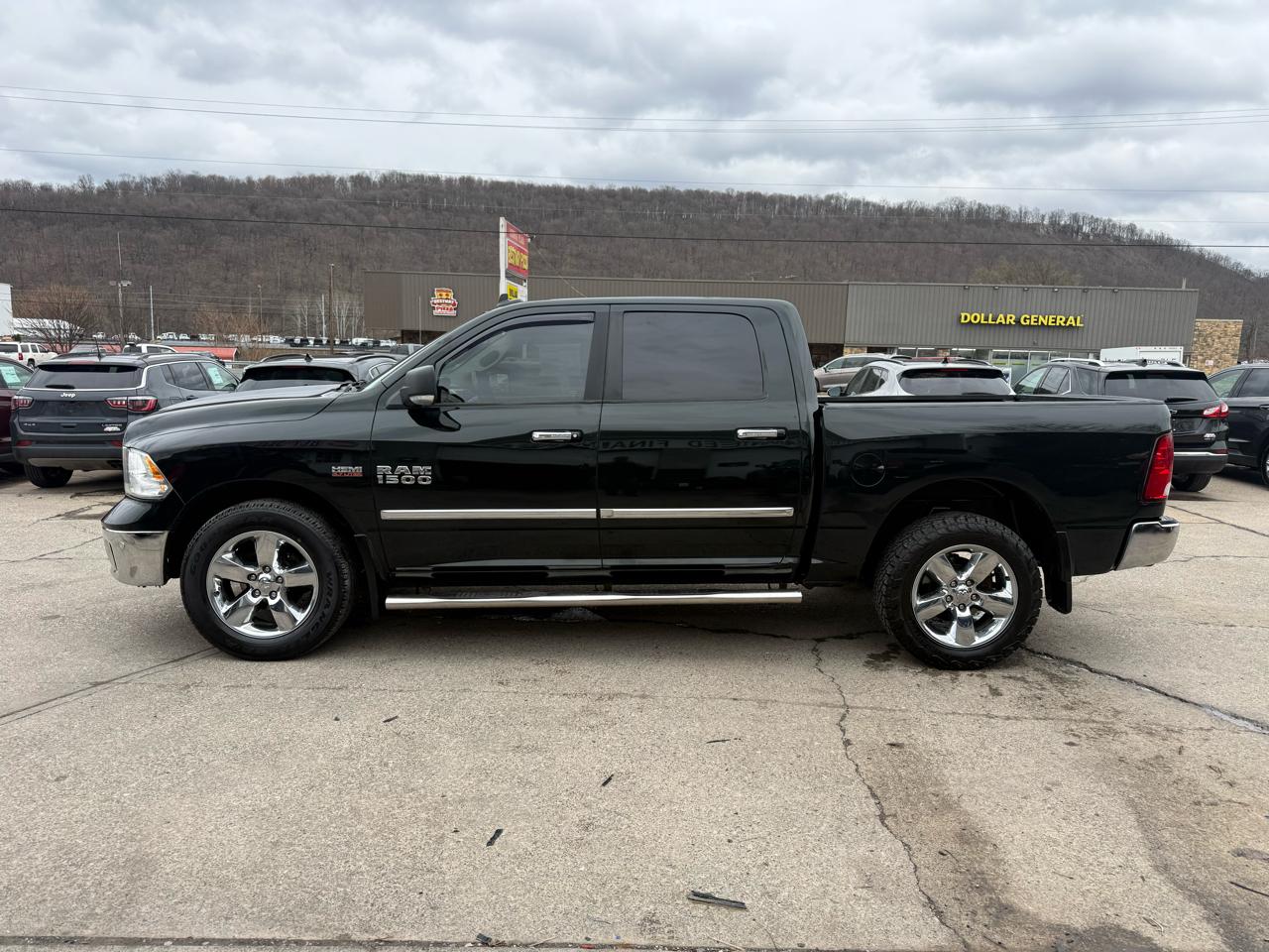 RAM 1500 SLT Crew Cab SWB 4WD 2017