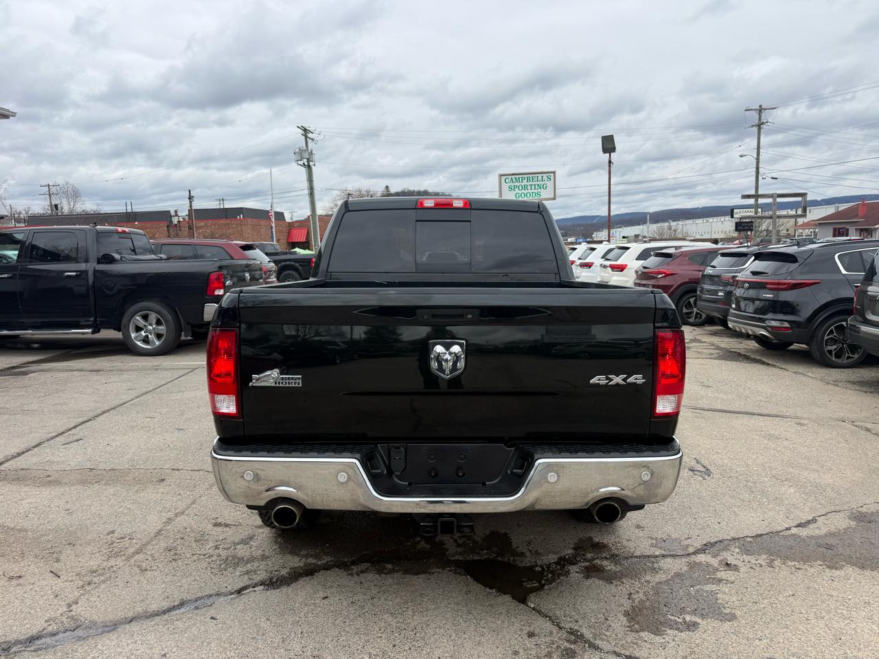 RAM 1500 SLT Crew Cab SWB 4WD 2017